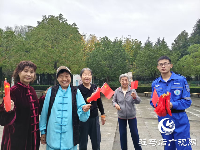 天中救援队40余名队员及志愿者化身“红色使者”传递爱国情怀