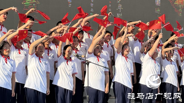 红歌嘹亮迎国庆 十中学子唱响爱国情