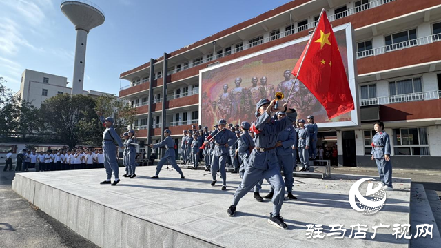红歌嘹亮迎国庆 十中学子唱响爱国情