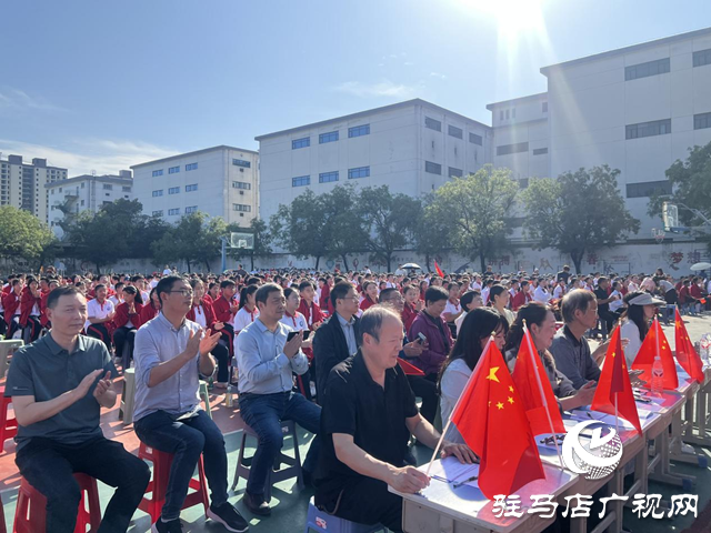 红歌嘹亮迎国庆 十中学子唱响爱国情