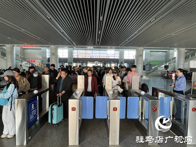 驻马店车务段“双节”首日发送旅客1.88万人次