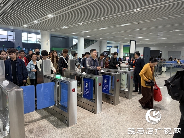 驻马店车务段多措并举迎战第二波客流高峰