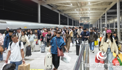驻马店车务段：暖心服务织密&ldquo;双节&rdquo;返程保障网