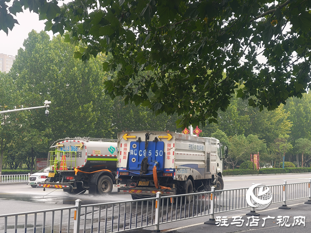 双节“不打烊”！驻马店市环卫工人全员坚守 守护城市洁净底色