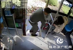 驻马店：公交司机联手扑灭自燃车 日常应急演练显实效​​