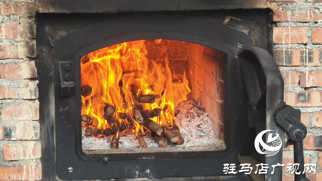 窑烤面包体验活动受欢迎 市民亲手制作感受生活温度​​