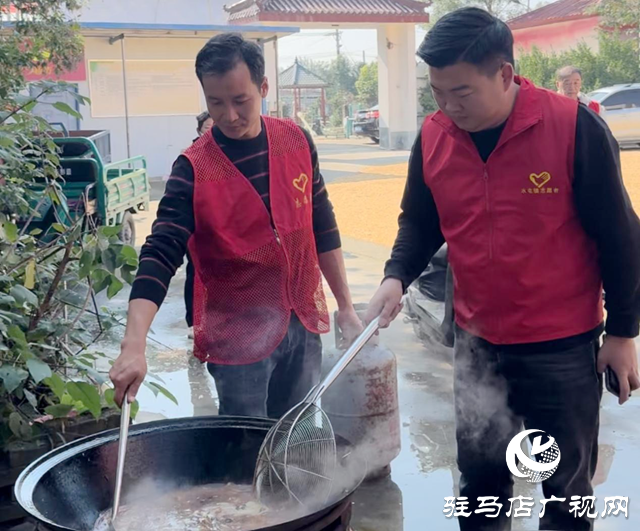 驿城区水屯镇：村支书自费为村民送餐 暖心服务解晒粮难题