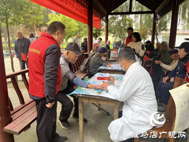 驿城区：多部门开展敬老活动 重阳节爱暖“夕阳”