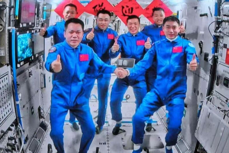 中国空间站“太空厨房”上新“烤箱”　航天员食品实现在轨烹饪烘焙