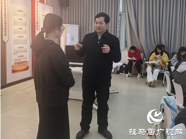 驻马店职业技术学院党委书记苏新留 深入教学一线随堂听课与学子共话理想信念