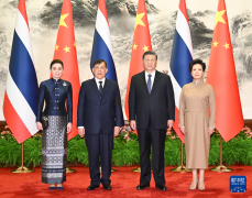 习近平会见泰国国王哇集拉隆功