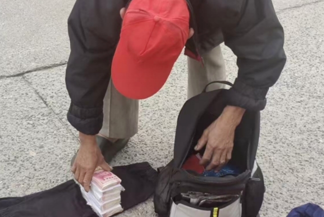 点赞平舆公交司机拾金不昧！九万元血汗钱完璧归赵
