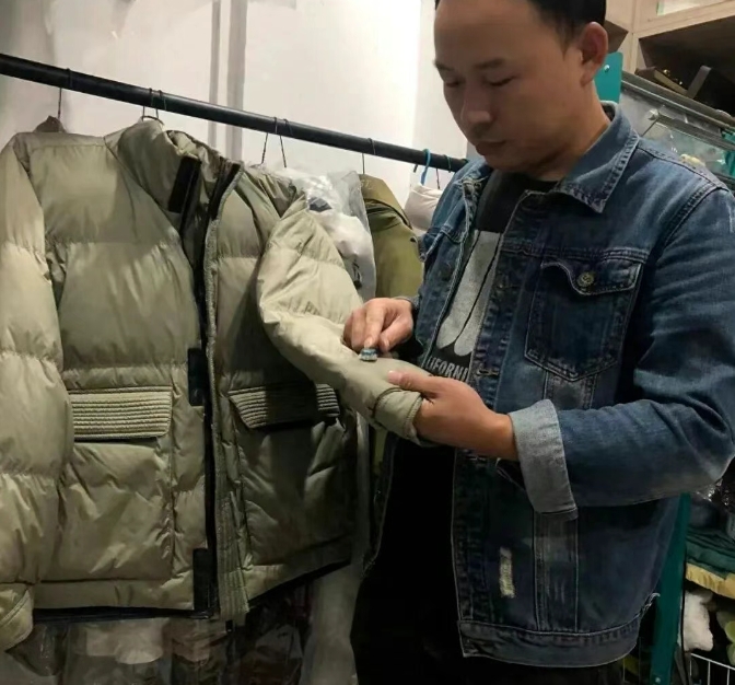 紧急提醒！羽绒服千万别买军绿色、酒红色、卡其色、咖啡色……