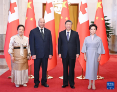 习近平会见汤加国王图普六世