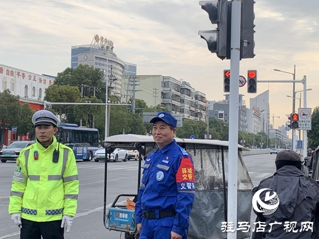 驻马店首支交管义警队亮相早高峰 警民共治绘就交通新图景