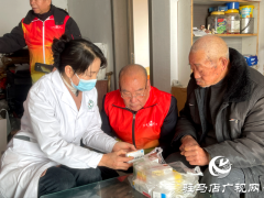 驻马店组织开展“幸福来敲门”志愿服务活动