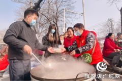 冬至饺子香 情暖社区老人心