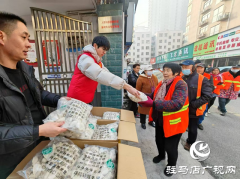 爱心企业送饺子 冬至暖意传驿城