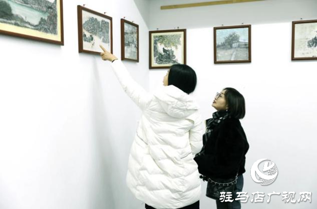 王胜利书画小品展在驻马店皇家驿站开展
