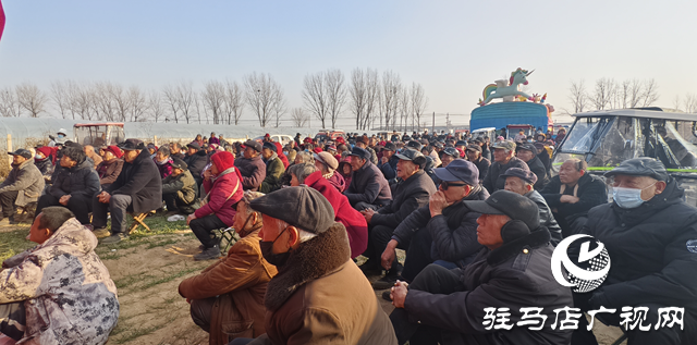 驻马店农村大集:好戏连台游乐忙 烟火气里迎新年