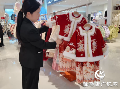 新年服装点燃春节经济 &ldquo;新中式&rdquo;服装成消费热潮