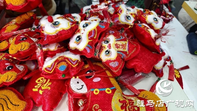 驿城区古城街道:喜庆用品生产带动村民增收致富