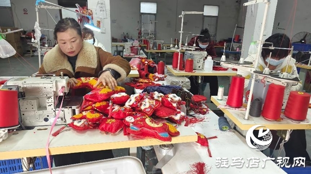 驿城区古城街道:喜庆用品生产带动村民增收致富