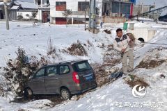 近50台车脱困！平舆县&ldquo;坦克团&rdquo;雪中救援暖人心