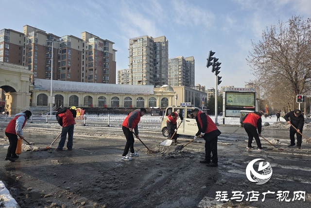 “志愿红”出手清出“暖心道” 冰雪中呼应民心