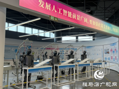 科技亮相天中年货节 市民可亲手&ldquo;触碰未来&rdquo;