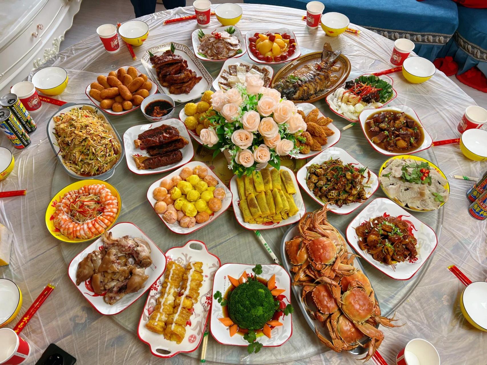 年夜饭预订火爆 餐饮市场年味浓
