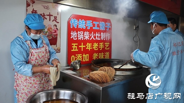 正阳县：手工馓子“云端”飘香 走俏全国