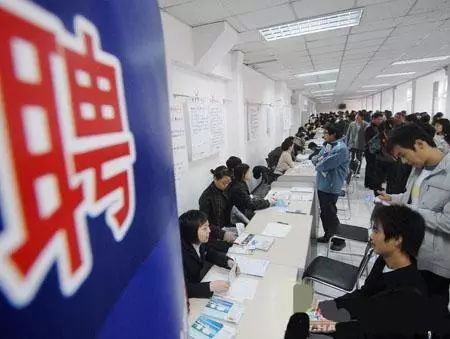 上蔡县“家门口就业”招聘会暖心启幕