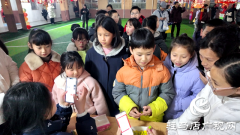 创意花灯映马年 童心传承中国韵
