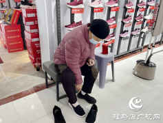 选购老人鞋有学问：不是越软越好 合脚舒适最关键