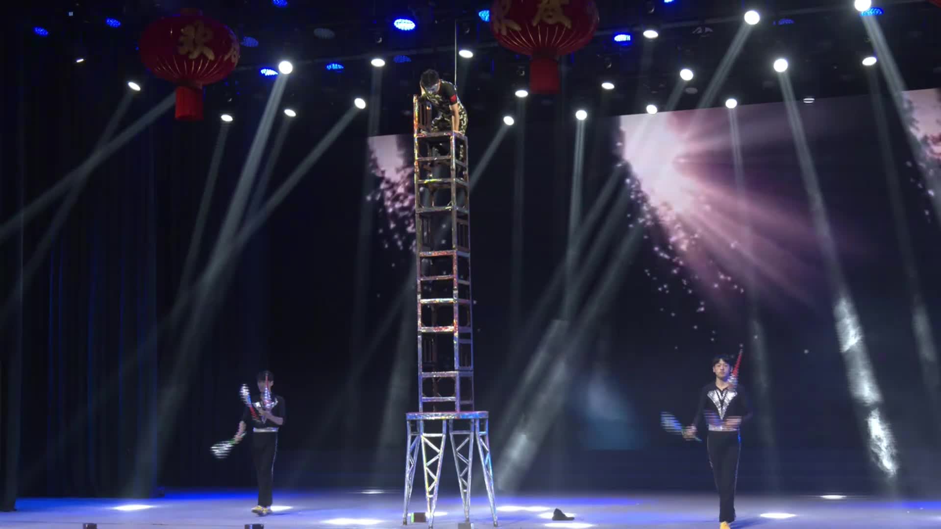 杂技《高椅&middot;手技》