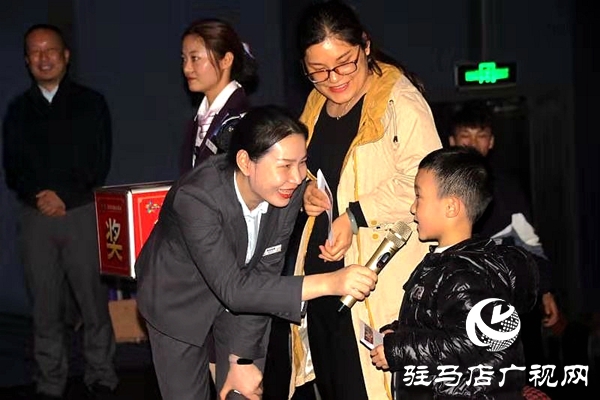 好莱坞影城两店同庆  举行五周年答谢观影会