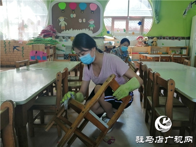 迎接“小神兽”返校