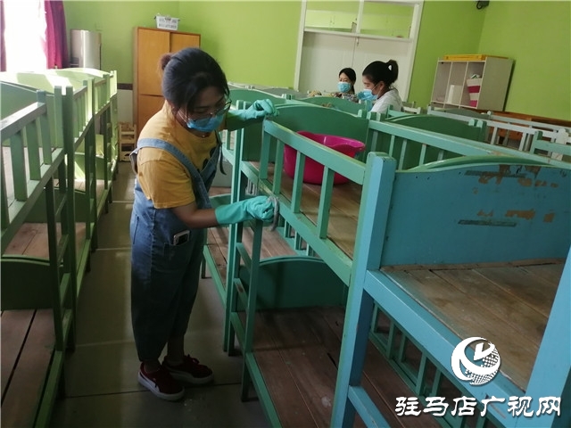迎接“小神兽”返校