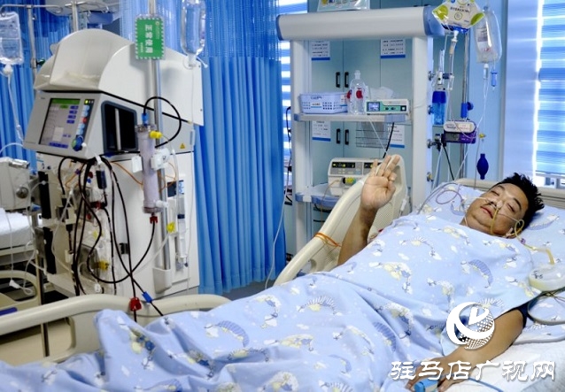蛟龙队潜水员刘扬扬因连续救援突发重病 蛟龙队友及时伸援手帮助