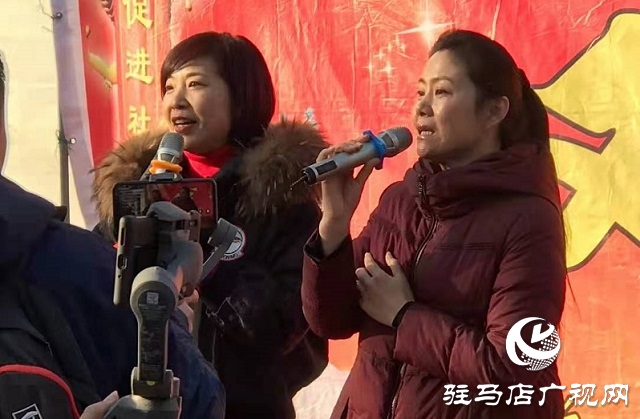 黄河戏剧节期间知名艺术家走到驻马店市民中间