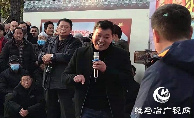黄河戏剧节期间知名艺术家走到驻马店市民中间