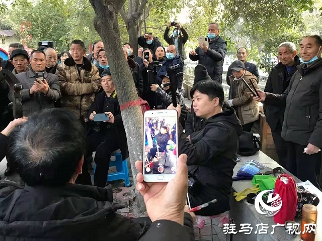 黄河戏剧节期间知名艺术家走到驻马店市民中间