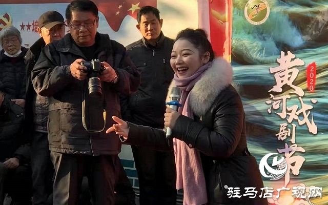 黄河戏剧节期间知名艺术家走到驻马店市民中间