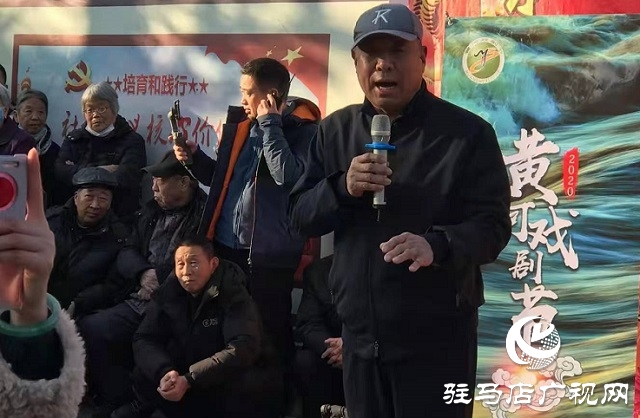 黄河戏剧节期间知名艺术家走到驻马店市民中间