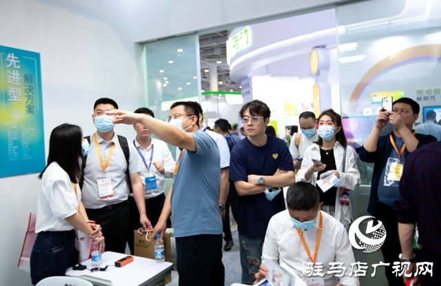 驻马店高新技术产品首次亮相第79届中国教育装备展