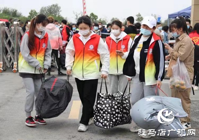 驻马店职业技术学院：大一新生报到 开启崭新篇章