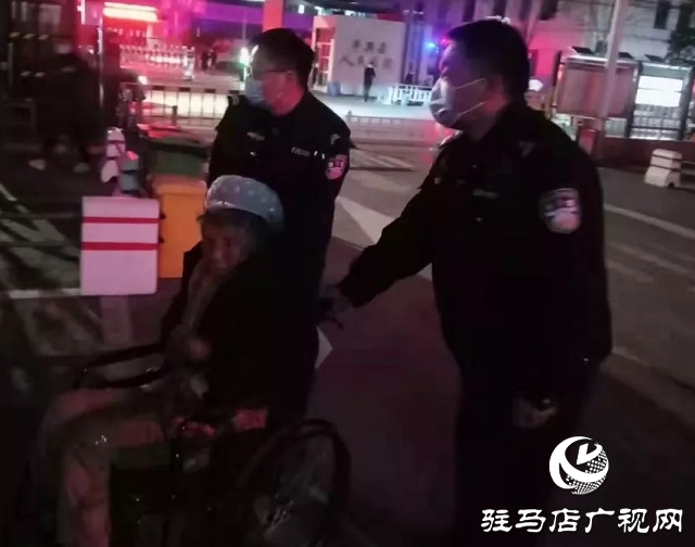 古稀老人寒夜走失 平舆民警暖心救助