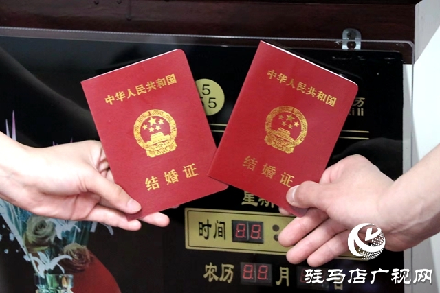  “520”我们结婚了！新人扎堆领证结连理