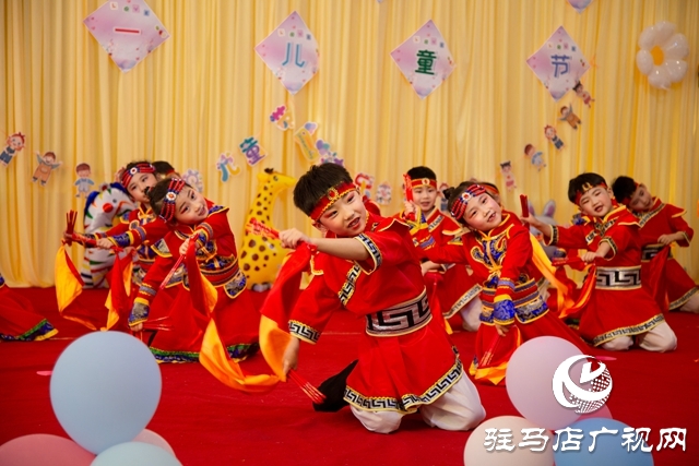 驻马店伟才幼儿园举行庆“六一”文艺汇演